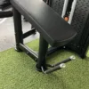 Posilovací stroj na nohy - Zakopávání vleže na cihličky (Horizontal Leg Curl)